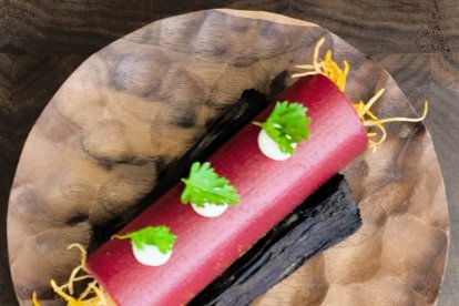 Tapa 'German Roll' del chef Volker Osieka del restaurante Kochkunst Osieka (Alemania)