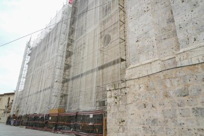 Andamios en la Catedral de Valladolid