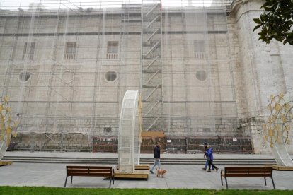 Andamios en la Catedral de Valladolid