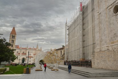 Andamios en la Catedral de Valladolid