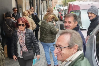 Cola en el restaurante Martín Quiroga para reservar mesa.