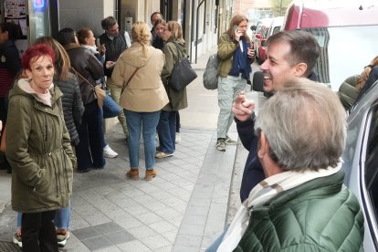Cola en el restaurante Martín Quiroga para reservar mesa.