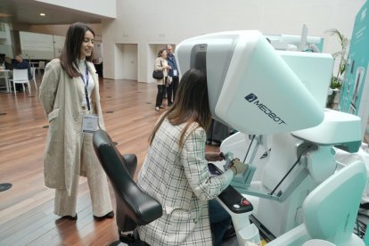 El nuevo modelo de robot quirúrgico Da Vinci presentado Reunión Nacional de Cirugía en Valladolid