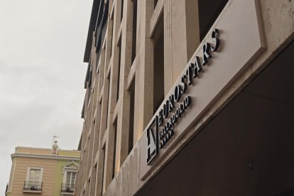 Rótulo ya colocado del Hotel Eurostars en el edificio de la calle Constitución