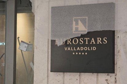 Rótulo ya colocado del Hotel Eurostars en el edificio de la calle Constitución