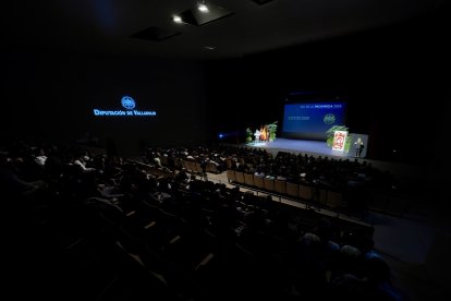 La Diputación de Valladolid celebra, con los alcaldes y alcaldesas de los municipios de Valladolid