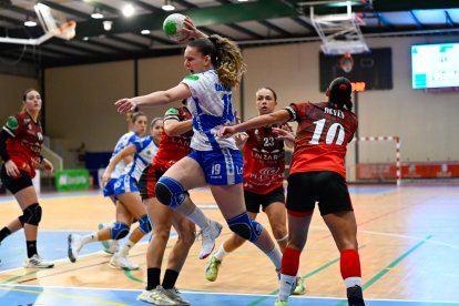 Imagen del duelo entre Zonzamas Plus Car Lanzarote y Caja Rural Aula Valladolid.