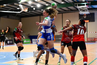 Imagen del duelo entre Zonzamas Plus Car Lanzarote y Caja Rural Aula Valladolid.