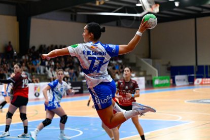 Imagen del duelo entre Zonzamas Plus Car Lanzarote y Caja Rural Aula Valladolid.