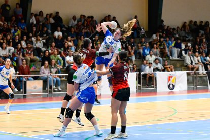 Imagen del duelo entre Zonzamas Plus Car Lanzarote y Caja Rural Aula Valladolid.