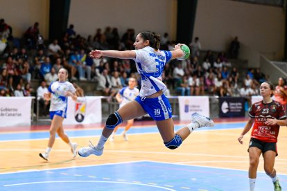Imagen del duelo entre Zonzamas Plus Car Lanzarote y Caja Rural Aula Valladolid.