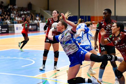 Imagen del duelo entre Zonzamas Plus Car Lanzarote y Caja Rural Aula Valladolid.