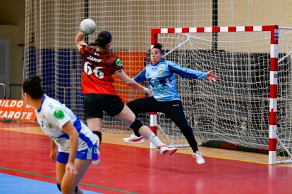 Imagen del duelo entre Zonzamas Plus Car Lanzarote y Caja Rural Aula Valladolid.