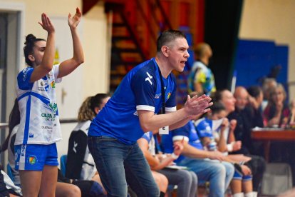 Imagen del duelo entre Zonzamas Plus Car Lanzarote y Caja Rural Aula Valladolid.