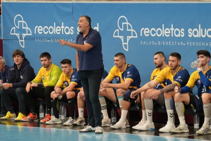 Imagen del derbi en Huerta del Rey entre el Recoletas y Tubos Aranda.