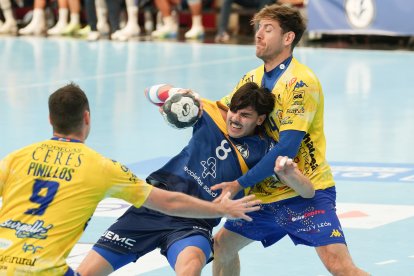 Imagen del derbi en Huerta del Rey entre el Recoletas y Tubos Aranda.