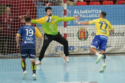 Imagen del derbi en Huerta del Rey entre el Recoletas y Tubos Aranda.