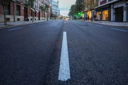 Pintadas en el asfaltado de la calle Gamazo