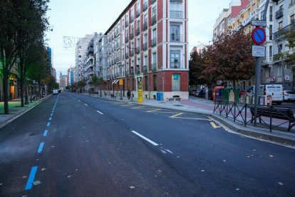 Pintadas en el asfaltado de la calle Gamazo