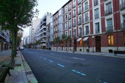 Pintadas en el asfaltado de la calle Gamazo