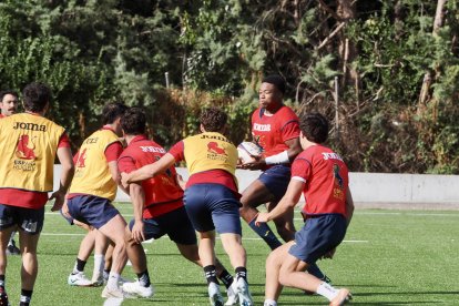 El 'XV del León' entrenando en los Campos de Pepe Rojo de Valladolid.