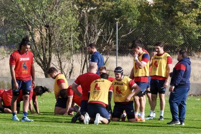 El 'XV del León' entrenando en los Campos de Pepe Rojo de Valladolid.