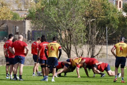 El 'XV del León' entrenando en los Campos de Pepe Rojo de Valladolid.