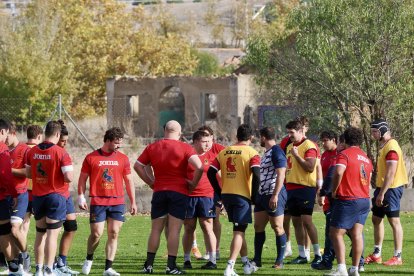 El 'XV del León' entrenando en los Campos de Pepe Rojo de Valladolid.