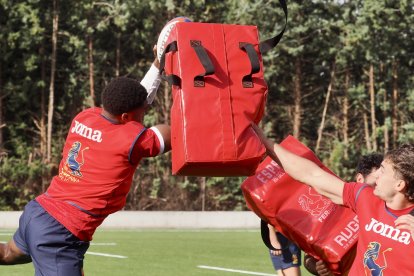 El 'XV del León' entrenando en los Campos de Pepe Rojo de Valladolid.