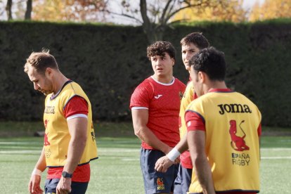 El 'XV del León' entrenando en los Campos de Pepe Rojo de Valladolid.