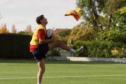 El 'XV del León' entrenando en los Campos de Pepe Rojo de Valladolid.