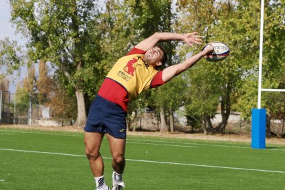 El 'XV del León' entrenando en los Campos de Pepe Rojo de Valladolid.