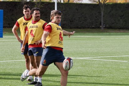 El 'XV del León' entrenando en los Campos de Pepe Rojo de Valladolid.