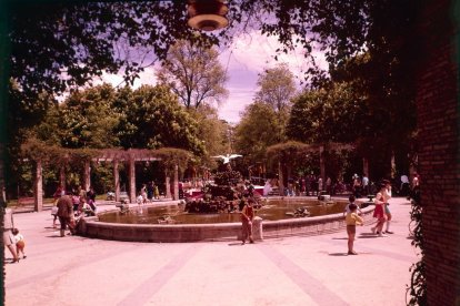 Pérgola del Campo Grande, con la Fuente del Cisne en los 70.