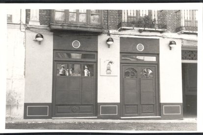 Fachada de 'El Largo adiós', conocido también como El Cafetín en 1978