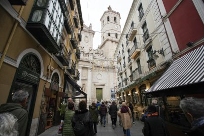 Vista de la calle Arribas y la Catedral desde la calle Cascajares