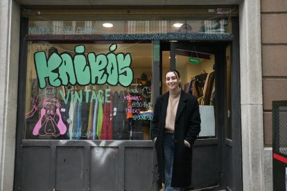 Blanca Rodríguez, dueña junto a su hermano Marcos de la tienda de moda Vintage KAIRÓS