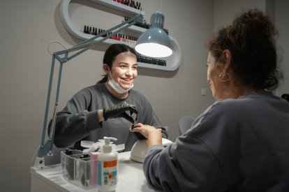 María Martín, dueña junto a Alicia Llorente, del centro de estética Glow Nails & Beauty