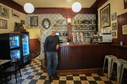 José Luis Castrillón, en el Café El Largo Adiós.