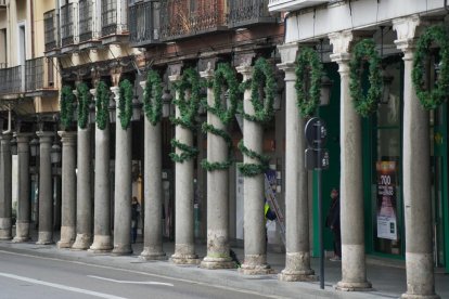 Preparativos de las luces de Navidad.