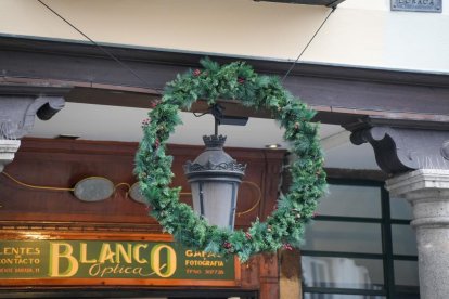Preparativos de las luces de Navidad.
