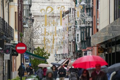 Preparativos de las luces de Navidad.