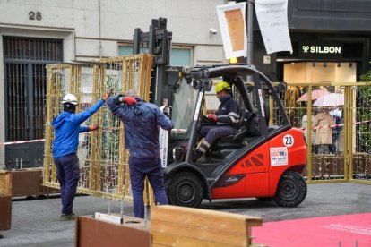 Preparativos de las luces de Navidad.