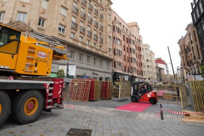 Preparativos de las luces de Navidad.