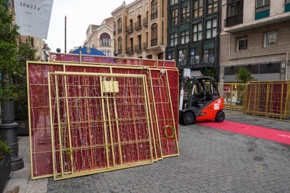 Preparativos de las luces de Navidad.