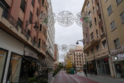 Preparativos de las luces de Navidad.