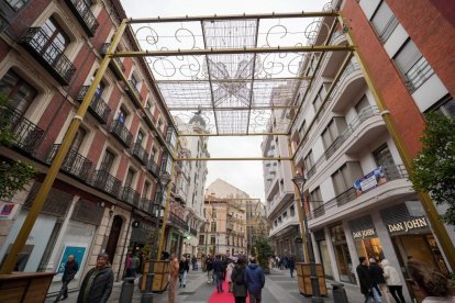 Preparativos de las luces de Navidad.