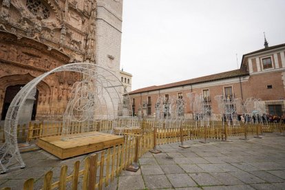 Preparativos de las luces de Navidad.
