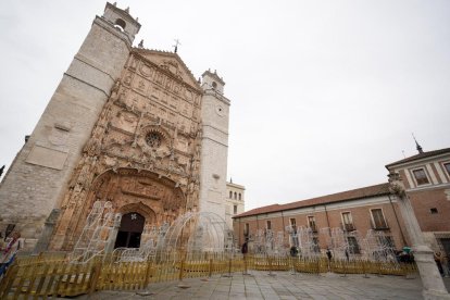 Preparativos de las luces de Navidad.