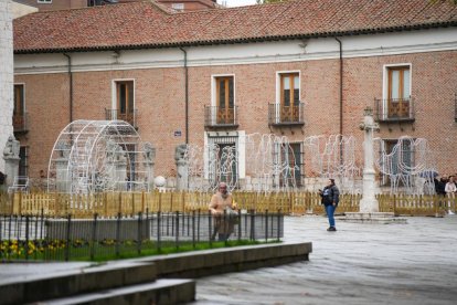 Preparativos de las luces de Navidad.